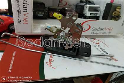 Ổ khóa ngậm cốp hậu 817104A600