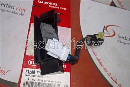 Công tắc mở cốp hậu 817201Y0103D
