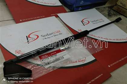 Ty chống cốp hậu 817701W200