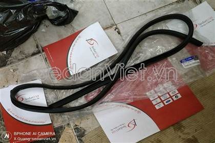 Gioăng khung cánh cửa trước trái 82110D3000