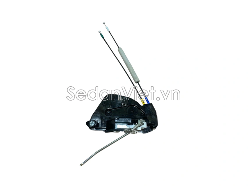 Ổ khóa ngậm cánh cửa trước