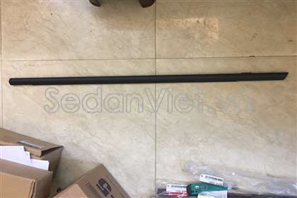 Nẹp chân kính cánh cửa ngoài dùng cho xe Kia Carens 2007-2012