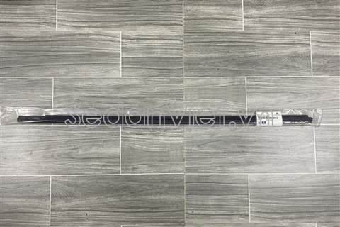 Nẹp chân kính cánh cửa ngoài trước 82210B4000