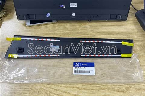 Nẹp thành cánh cửa trước 822503J000