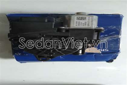 Motor lên xuống kính cánh cửa trước phải 82460D3000