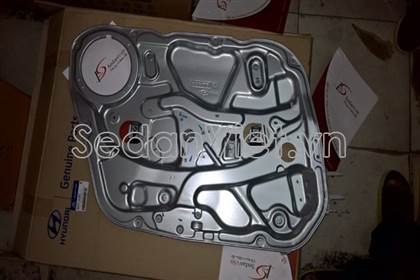 Compa nâng hạ kính cánh cửa trước trái 824712L001