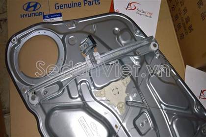Compa nâng hạ kính cánh cửa trước trái 824712L001