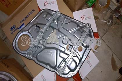 Compa nâng hạ kính cánh cửa trước trái 824712L001