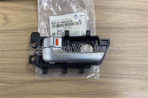 Tay mở cửa trong sau trái
