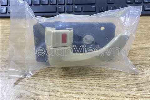 Tay mở cửa trong sau - 826102E000E7