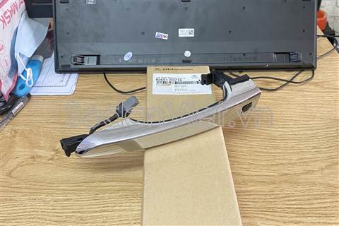 Tay mở cửa ngoài trước trái 82651D3710