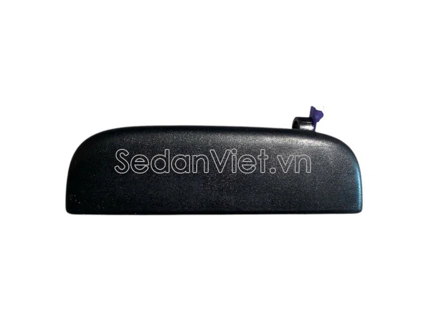 Tay mở cửa ngoài trước