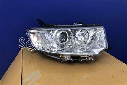 Vỏ đèn pha phải Mitsubishi Pajero sport 2013-2015