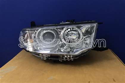 Vỏ đèn pha phải 8301A808