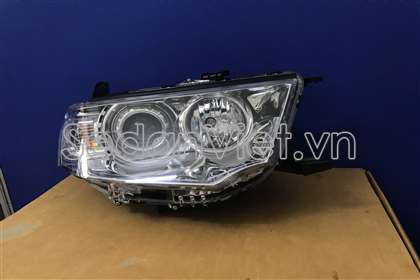 Vỏ đèn pha phải 8301A808