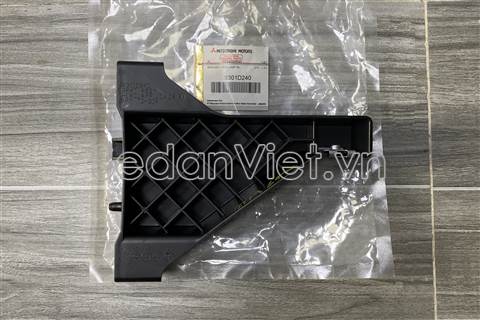 Giá bắt đèn pha 8301D240