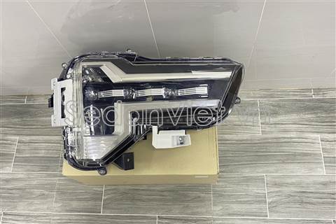 Vỏ đèn pha phải 8301D840