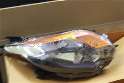 Vỏ đèn pha trái 8301C789