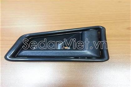 Tay mở cửa trong trước