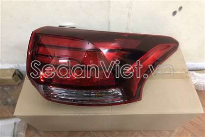 Đèn hậu ngoài phải 8330B176-CN