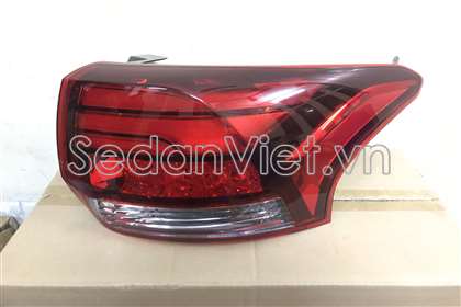 Đèn hậu ngoài phải 8330B176-CN