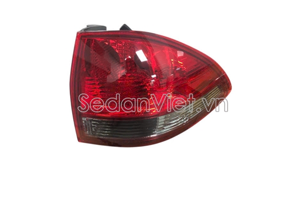 Đèn hậu ngoài phải 8330A915