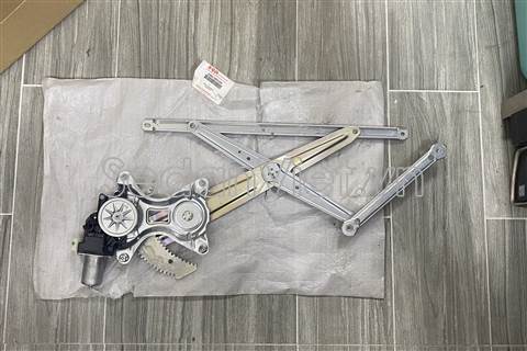 Compa nâng hạ kính cánh cửa trước trái
