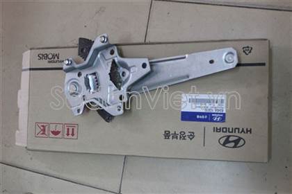 Compa nâng hạ kính cánh cửa sau điện 834031C010