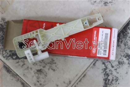 Giá đỡ tay mở cửa sau Kia Carens 2007-2012