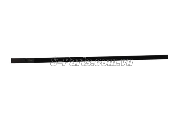 Nẹp chân kính cánh cửa ngoài trước 8382161J00000