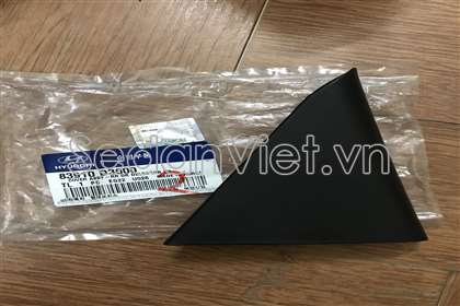 Ốp tam giác cánh cửa sau 83910D3000