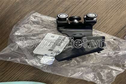 Bản lề cánh cửa lùa 839404H000