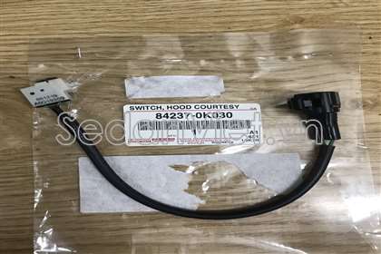 Công tắc báo đèn nắp capo trước Toyota Fortuner 2011-2014