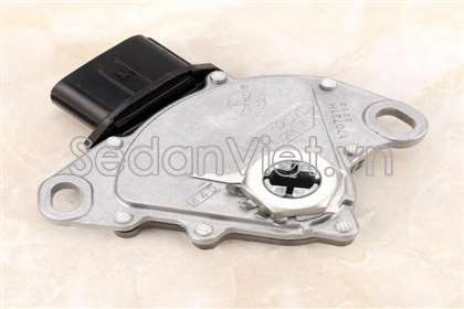 Công tắc đi số Toyota Corolla Altis 2010-2013