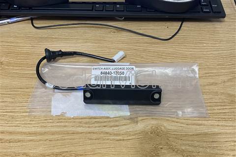 Công tắc mở cốp hậu 8484012050