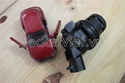 Mô tơ bơm nước rửa kính Toyota Hiace 2007-2012