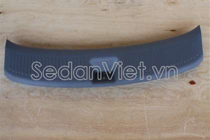 Nhựa ốp ổ khóa cốp cửa hậu Hyundai Starex 2014-2016
