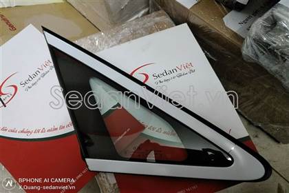 Kính tam giác cửa dùng cho xe Kia Sedona 2019-2021