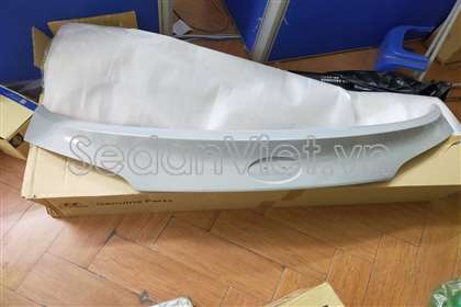 Ốp cửa hậu dùng cho xe Hyundai Tucson 2010-2012