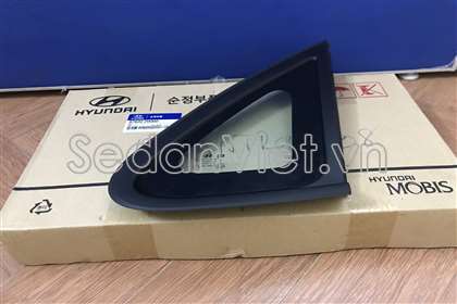 Kính tam giác cánh cửa sau