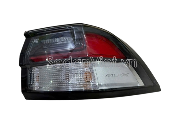 Đèn hậu ngoài phải 8976843400