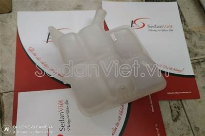 Bình nước phu Ford Focus hatchback 2013-2014