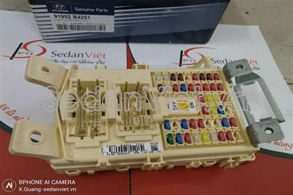 Hộp cầu chì trong xe 91952B4251