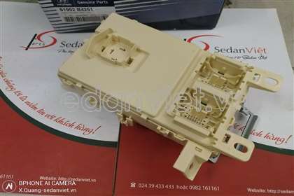 Hộp cầu chì trong xe 91952B4251