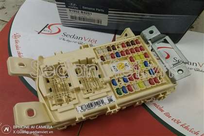 Hộp cầu chì trong xe 91952B4251