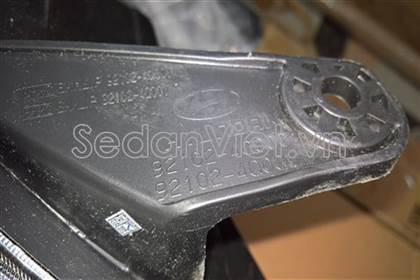 Vỏ đèn pha phải 921024Q010