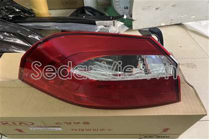 Đèn hậu ngoài trái 924011W250