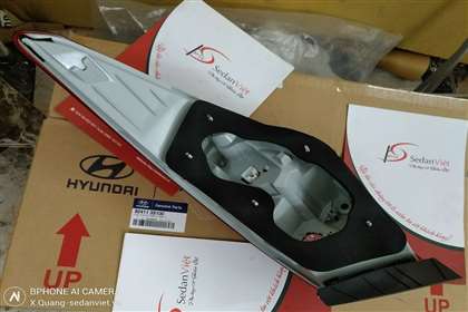 Đèn hậu ngoài trái 924013S120