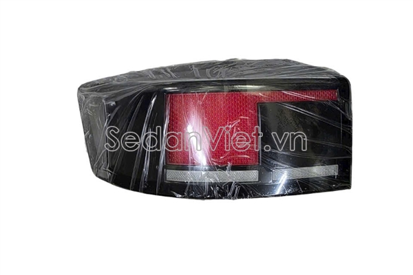 Đèn hậu ngoài trái 92401I7500