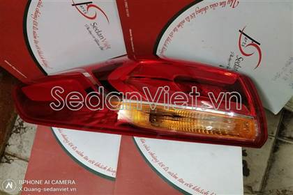 Đèn hậu ngoài trái 92401F2400
